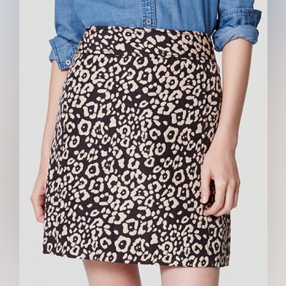 Ann Taylor Leopard Print Pencil Skirt in Size 4